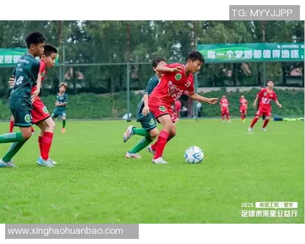 北京足球星闪耀绿茵展现拼搏精神引领城市体育发展新风貌